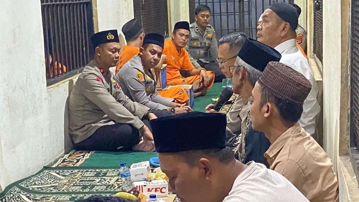 Ramadhan becomes a Moment for Development, Serang Police Chief Breaks Fast with Prisoners