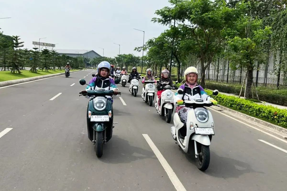 Rolling City in Kebaya, a Unique Way to Educate Driving Safety